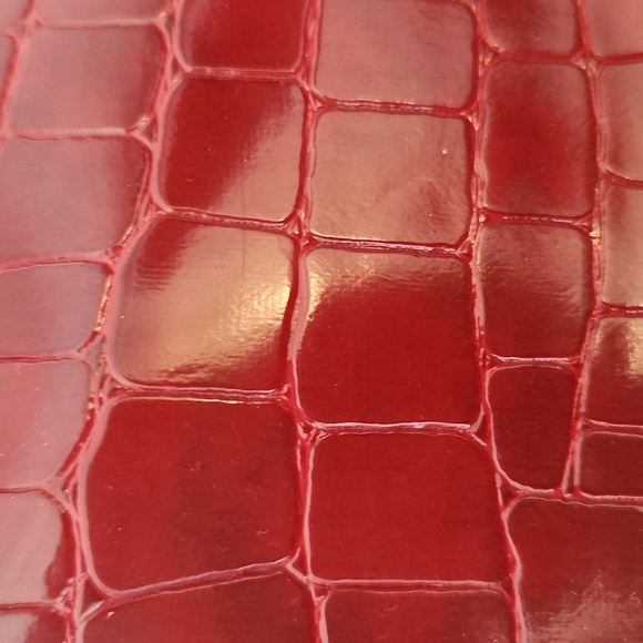 Vintage 90's Women's Burgandy Faux Alligator Leather Handbag - Picture 5 of 12